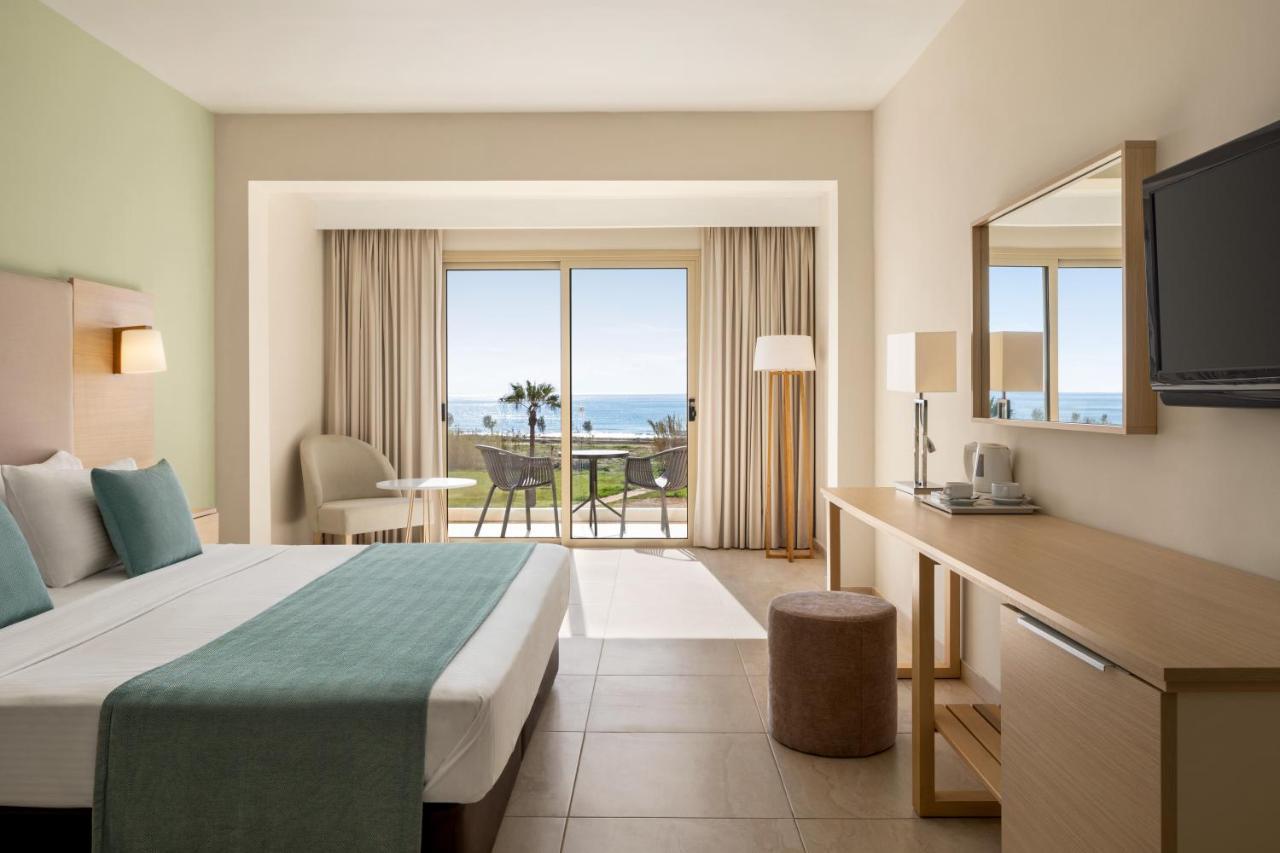 Ramada Hotel & Suites By Wyndham Айя Напа Екстериор снимка