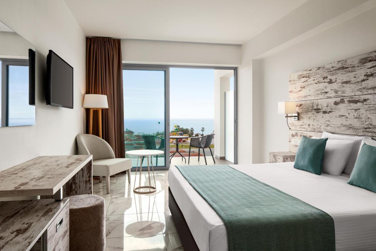 Ramada Hotel & Suites By Wyndham Айя Напа Екстериор снимка