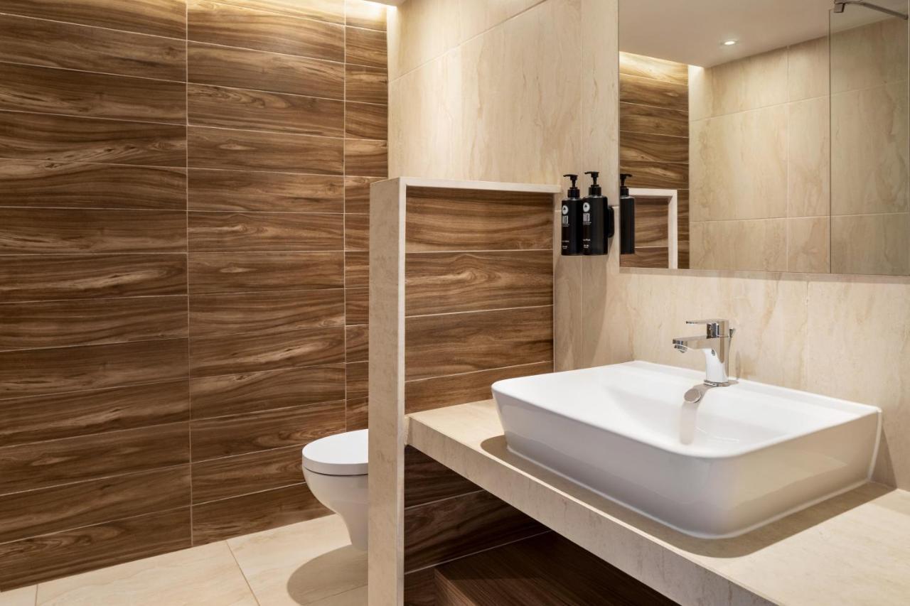 Ramada Hotel & Suites By Wyndham Айя Напа Екстериор снимка