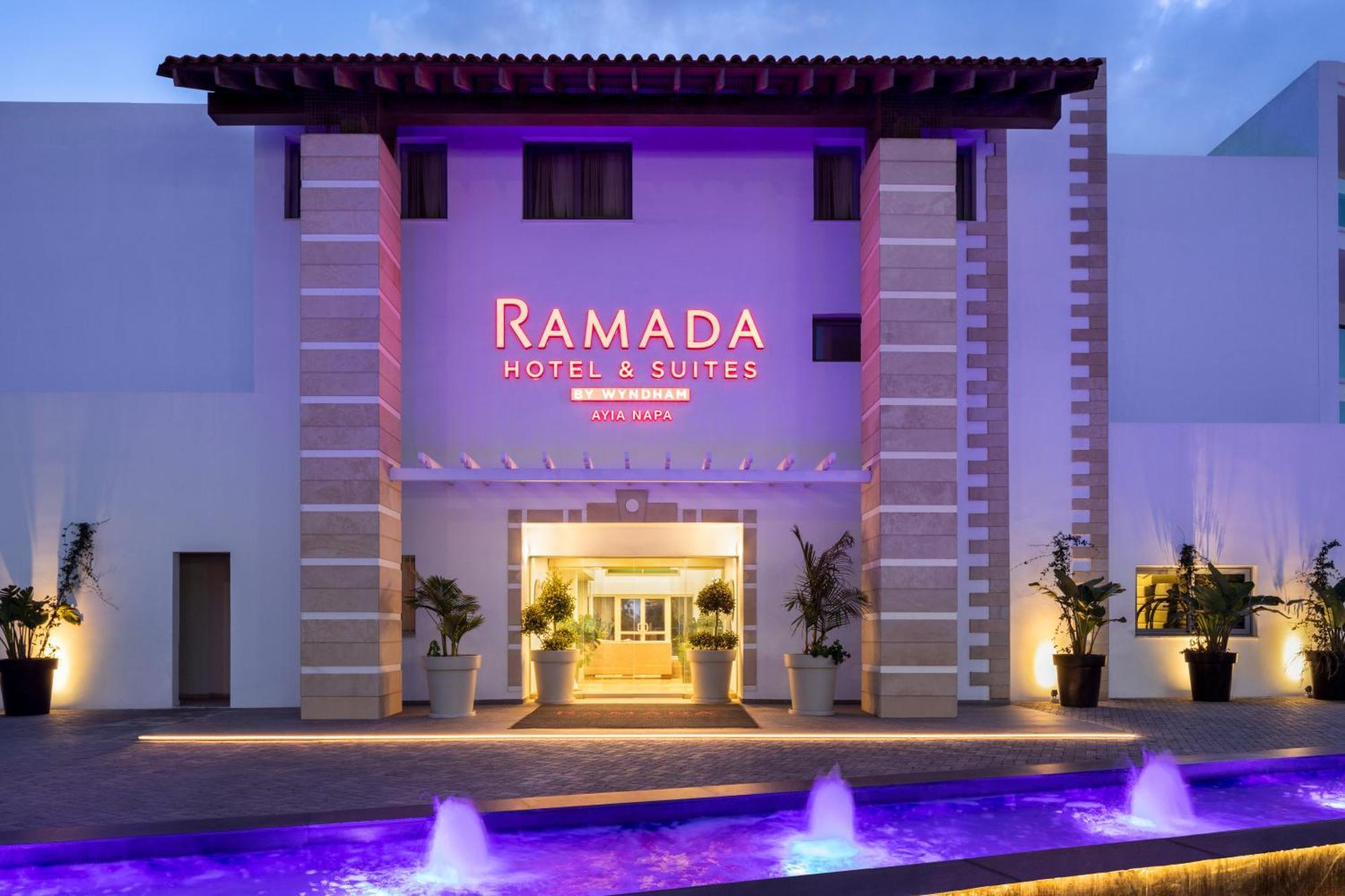 Ramada Hotel & Suites By Wyndham Айя Напа Екстериор снимка